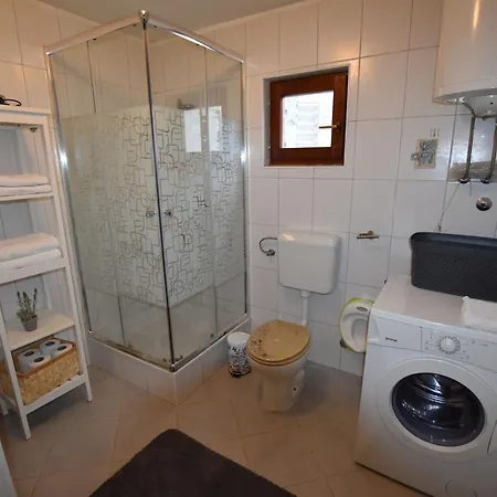 House Reful Semesterbostad